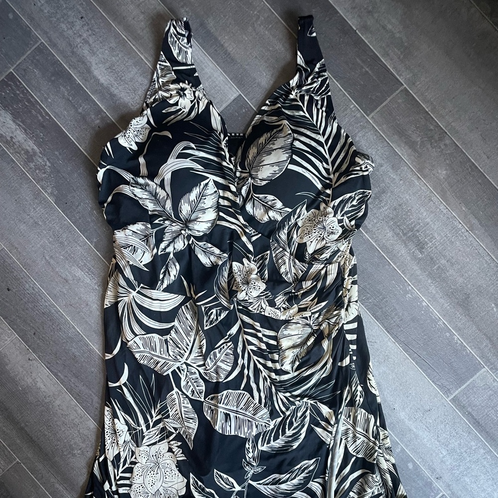 d & Co.Beach One piece bathing suit - Size 12 US Large
